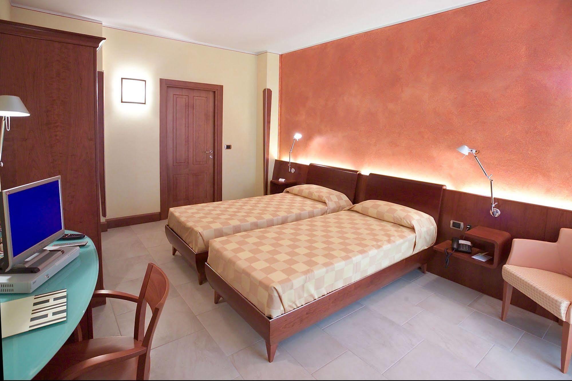Albergo Ristorante San Marco كارماجنولا المظهر الخارجي الصورة