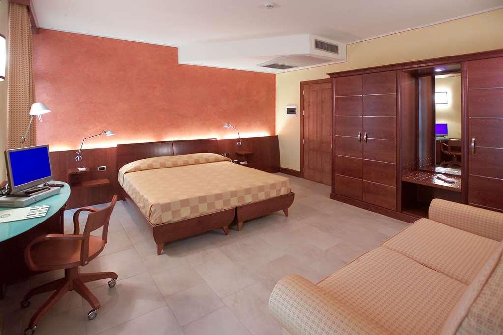 Albergo Ristorante San Marco كارماجنولا الغرفة الصورة